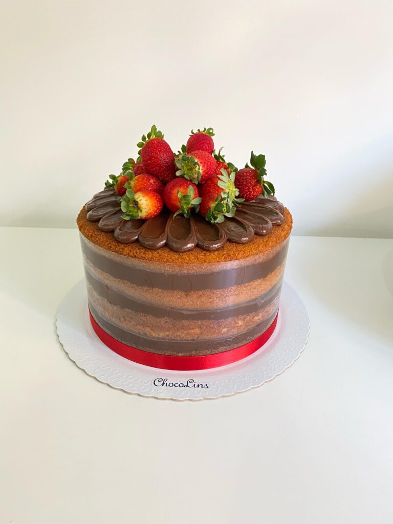 Naked Cake Morangos Chocolins