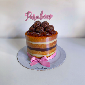 naked cake com docinhos